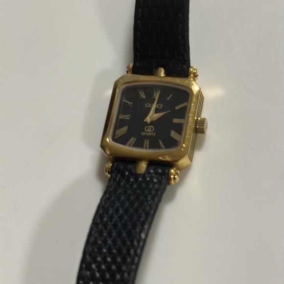 LAST CALL Vintage Gucci Gold Square Stack Black Dial Quartz Watch - Picture 3 of 12
